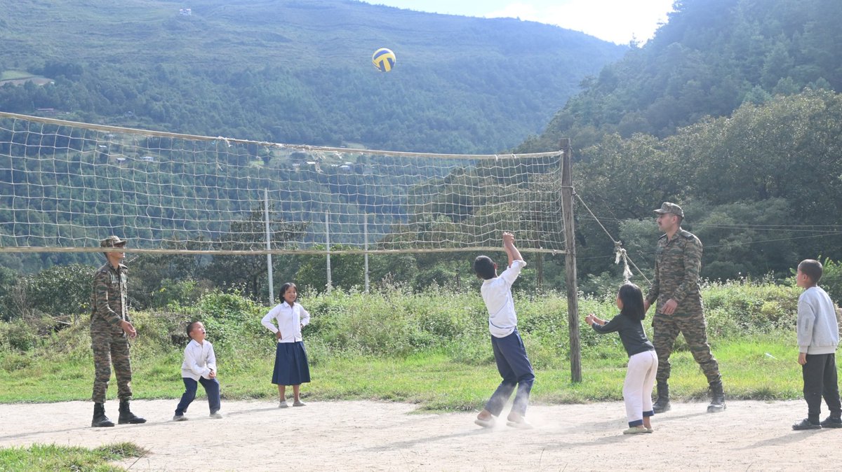 MyGovArunachal's tweet photo. As part of #OperationSadbhavna, the Red Horns Division of Gajraj Corps organized a Sports Equipment Donation Camp at Bishung Phudung Govt Primary School, Dirang Valley, encouraging students to stay active, develop teamwork &amp; explore their sporting talents for a brighter future. https://t.co/uoEHrobJGo
