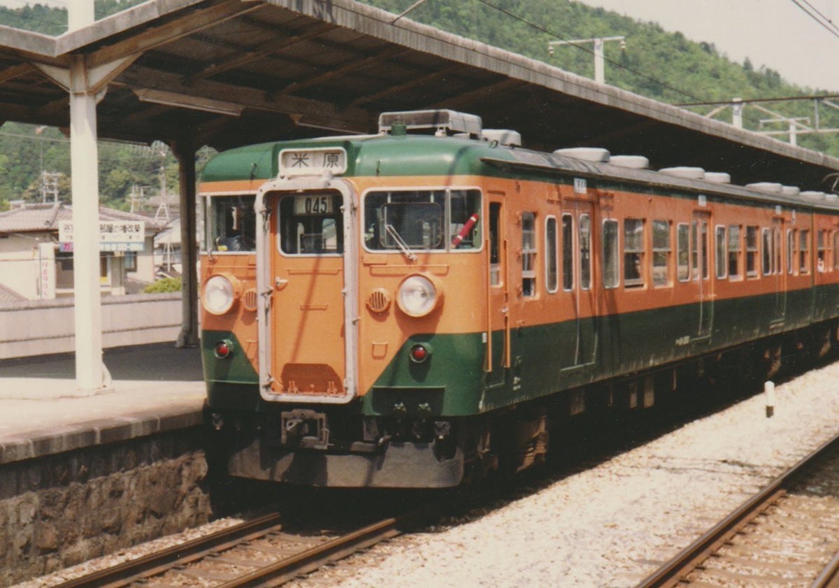 #これを見た人はオレンジが入ってる画像を貼れ
山科駅にて
大目玉ライト非冷房車