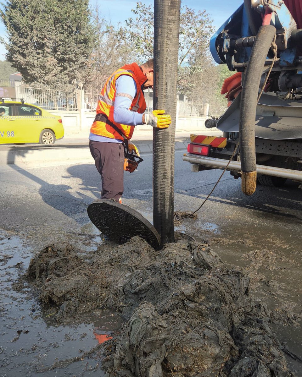 🚧 İSKİ olarak, Mimar Sinan, Mithatpaşa, Kemerburgaz ve Göktürk Merkez Mahallelerinde yer alan atık su hatlarında periyodik temizlik çalışmalarımızı sürdürüyoruz.

 ✅ Biriken atık malzemeleri temizleyerek tıkanıklık riskini ortadan kaldırıyor,
 ✅ Çevre kirliliği ve kötü koku