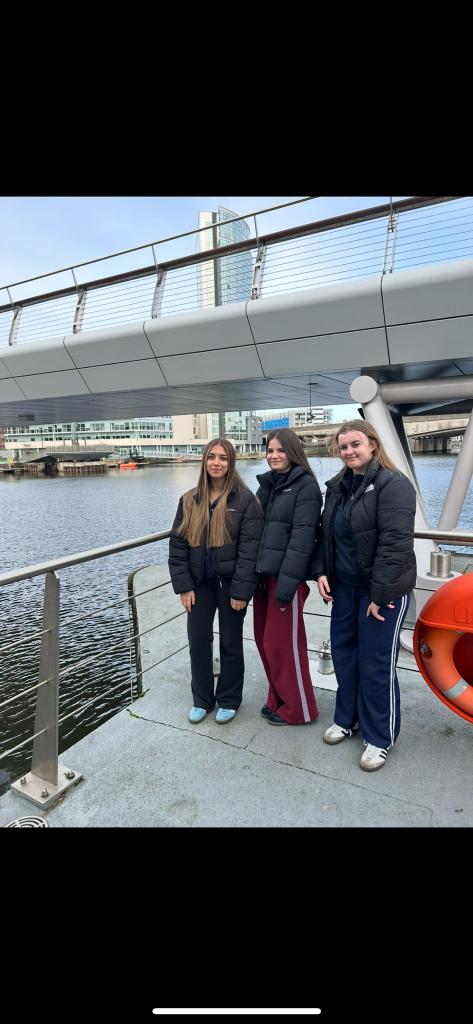 Three future engineers got a fantastic glimpse into Belfast's rich engineering heritage today at Queen's University Belfast's 'Civilisation' event. They explored the legacy of engineering in the city and gained valuable insight into careers in the field. Thanks <a href="/QUBelfast/">Queen's University Belfast 🎓</a>