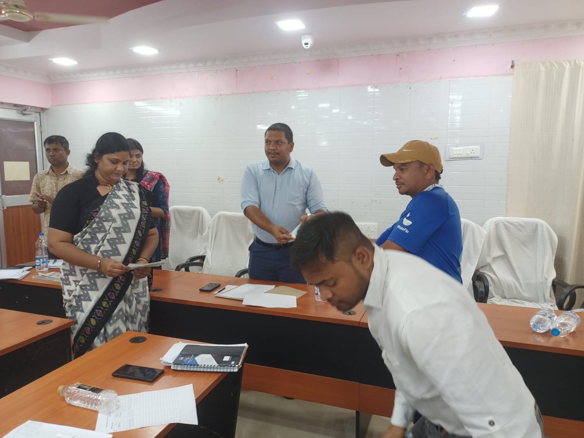 On dated 23-Oct-2025, DRSC meeting was held under the chairmanship of DM, Kandhamal. 4 nos. of Good Samaritans are felicitated by Chairman, Kandhamal.<a href="/DMKandhamal/">Collector Kandhamal</a>  <a href="/spkandhamal/">SP KANDHAMAL</a> <a href="/STAOdisha/">State Transport Authority, Odisha</a>