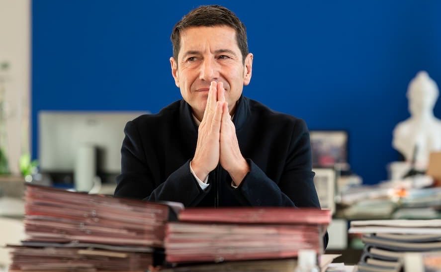 🔴💸 ALERTE : David Lisnard s’exprime sur la jeunesse sacrifiée par l’État-providence.

"Il y a aujourd’hui un grand oublié dans ce théâtre politique, un grand perdant, un grand sacrifié : la jeunesse française.

Condamnée à cotiser toujours plus pour gagner moins, afin