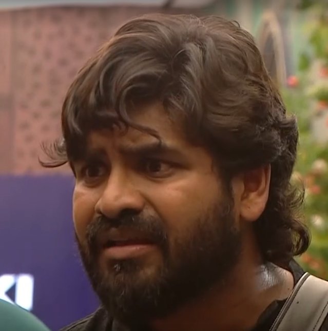 Clowns everywhere but I accept he is the king clown 🤡🤡🤡🤡😂😂😂😂

King of clown #Sabri...

#Biggbosstamil9