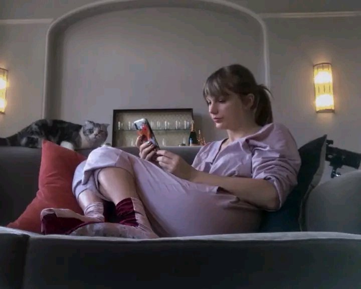 yo esperando a que mi opalite venga y salve mi corazón del destino de ophelia