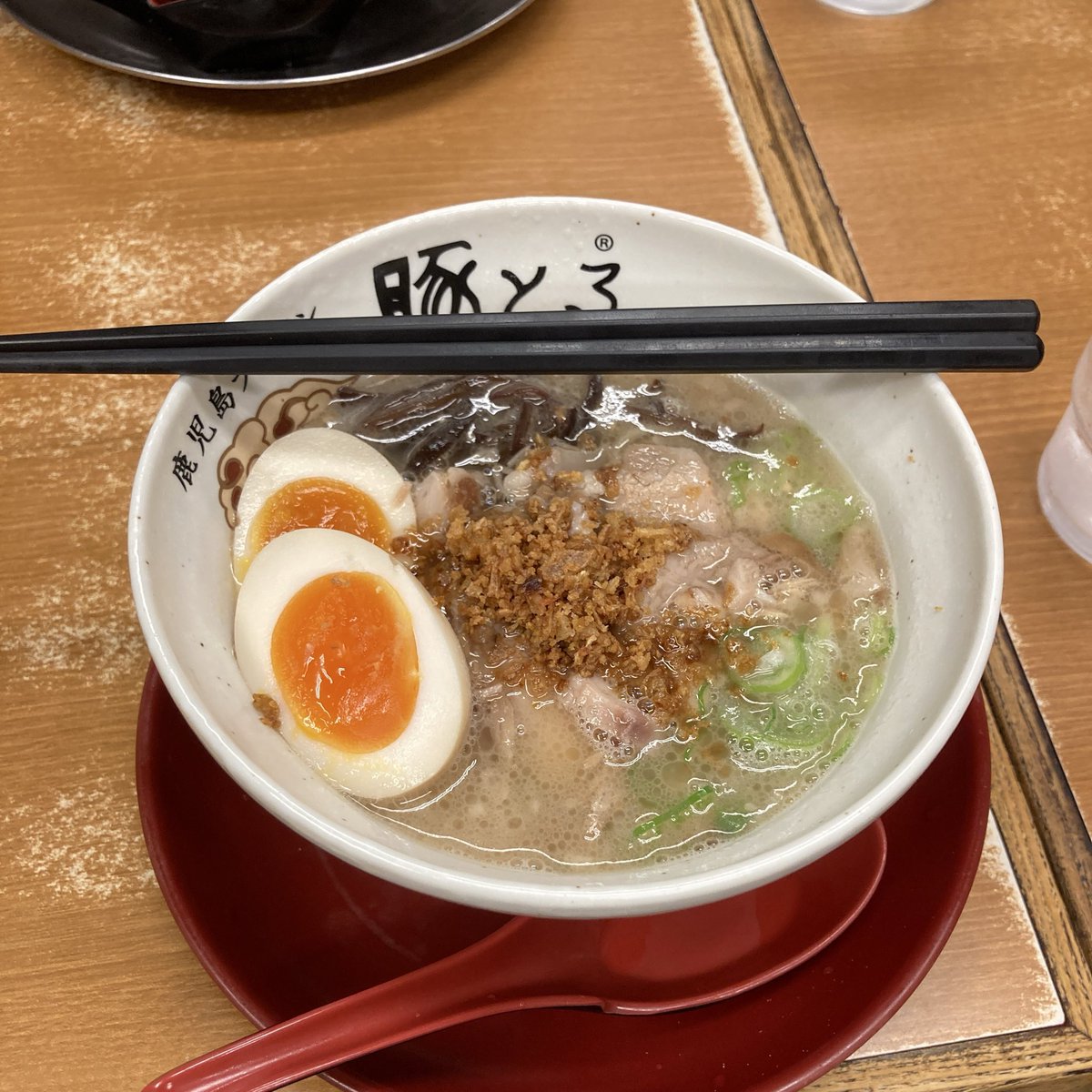 初めてにも関わらず誰もが気さくで。まさしく南国の風のような、朗らかでステキな人たちばかりがいる街でした。ライブ後の思い出🍜