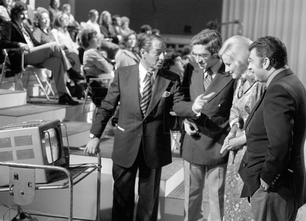 30 años sin Kiko Ledgard presentador del mítico programa “Un, dos, tres… responda otra vez”. Figura carismática de la televisión en España y Perú, Ledgard dejó una huella imborrable en la historia del entretenimiento. #EFEfototeca