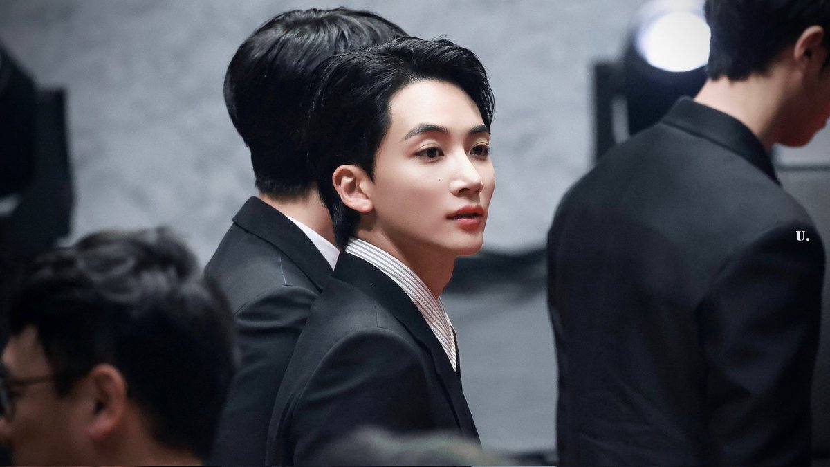 hunmanity's tweet image. so it is true that men get a hundred times hotter when they hit 30 because daaaaaamn yoon jeonghan