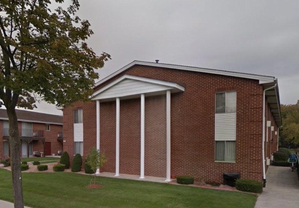 Mason Home Builder (@bankertobuilder) on Twitter photo This apartment complex in Mansfield, OH was struggling with 50% occupancy.
Until we bought it and put these columns on the front of the building.
Now we’re 100% leased and increased rates by $800/mo.
This is how you cash flow. This apartment complex in Mansfield, OH was struggling with 50% occupancy.
Until we bought it and put these columns on the front of the building.
Now we’re 100% leased and increased rates by $800/mo.
This is how you cash flow.