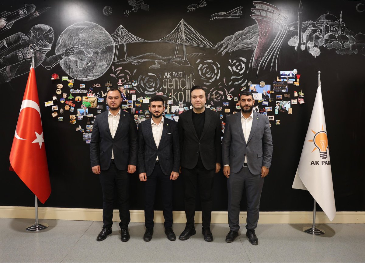 HÜDA PAR Gençlik Kolları Başkanı Sayın Murat Günaydın'ı Genel Merkez'imizde ağırladık. 

Ülkemizin gençleri için hep birlikte çalışmaya devam edeceğiz. 

Başkanımıza nazik ziyaretleri için teşekkür ediyorum.