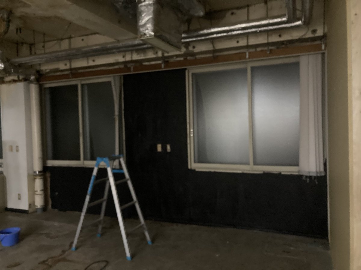 【スタジオ進捗具合】
ちょっとずつ進んでます。
黒が入ると俄然空間が変わっていく。