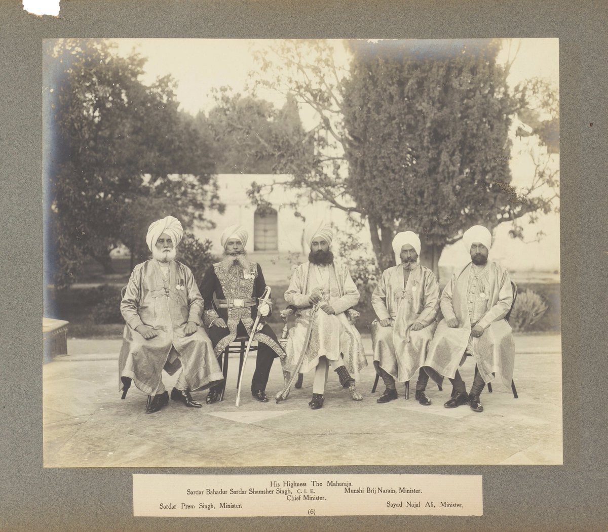 hemantsarin's tweet image. Group photograph of Ranbir Singh, Maharaja of #Jind &amp;amp; members of the Jind Court 1899. pic from @bonhams1793 #History #VintagePhotography #Phulkian @PunjabiRooh @ssharadmohhan @ThethPanjabi @thejatculture @swativashishtha @RamblingSingh @SirPentapotamia @SamDalrymple123 @JAJafri