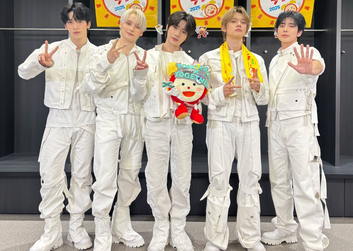 우리 미남들 무대를 찢고 왔네
넘 자랑스러 수고 했어용🫂🤍#2025MAMAVOTE #TOMORROWXTOGETHER