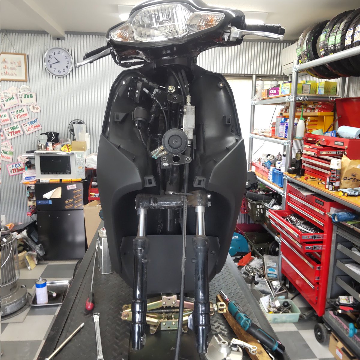 KsGARAGE2024's tweet photo. #中古車 にするために #ホンダ
#af79 型 #タクト 整備中🔧
見えない #足回り や #エアクリーナー の中身も念入りに🧑🔧 細かい所まで手間とコストをかけて整��しているので バイクを売れば売るほど儲からない🤔
#ksgarage #ケーズガレージ #町のバイク屋 #新車 #中古車 #カスタム #整備 #メンテナンス https://t.co/qyY5dI0qpd