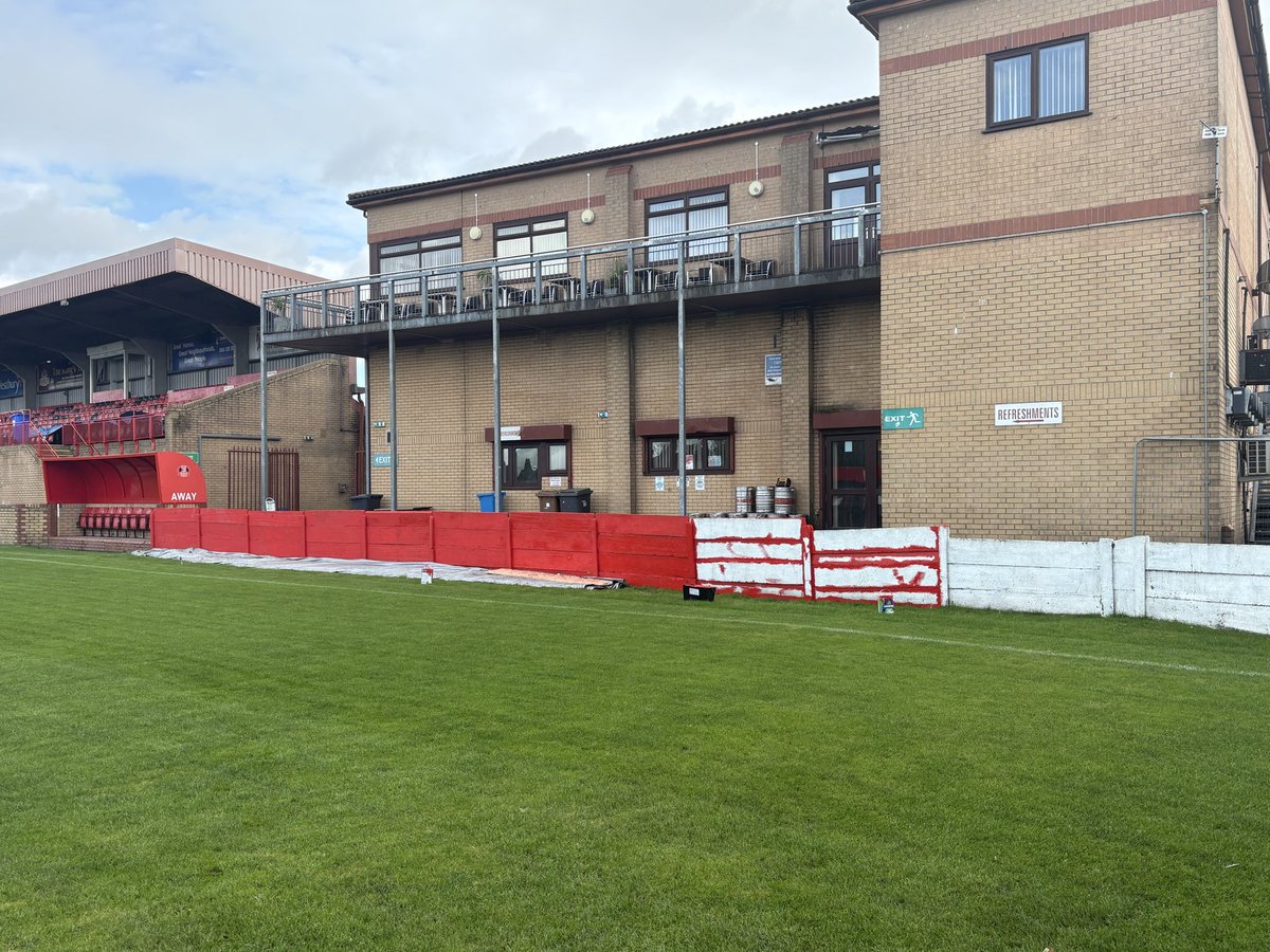 Bryan1dfc's tweet image. I am no expert but I think this could be a Banksy 😂