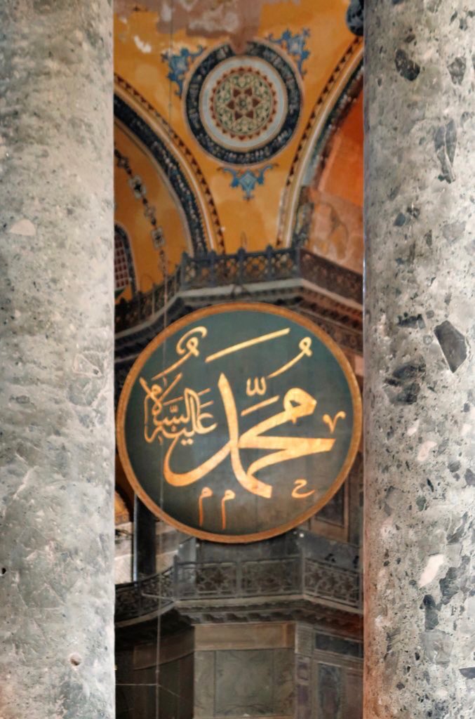 "63 yıl yaşadı.
Aradan 1400 yıl geçti.
Hala dünyada en çok sevilen kişi O;

Hz.Muhammed ( sav )

O’ nu seven herkes ❤️ koysun…
