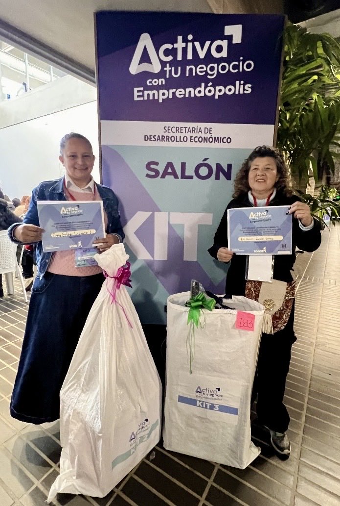 PROPAIS's tweet photo. Con las #MásterClass del programa Activa tu negocio #Emprendópolis de la @DesarrolloBta, 670 propietarios de negocios locales de la capital, de los sectores textil-confección y gastronomía, recibieron bienes de capitalización y formación técnica especializada con expertos. https://t.co/woN2nz1yza