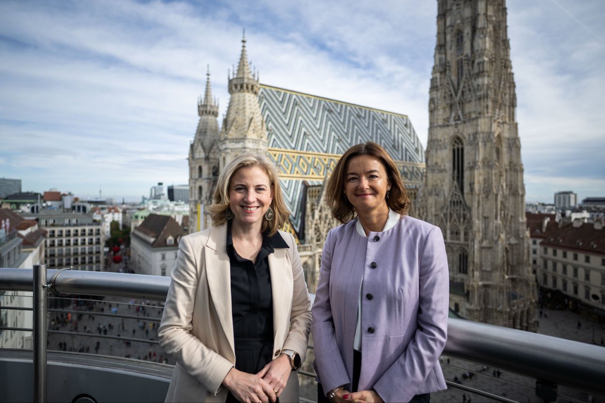 Danke für deinen Besuch und das gute Gespräch, liebe <a href="/tfajon/">Tanja Fajon</a> 🇸🇮.
Unsere beiden Länder verbindet viel und eine gute Beziehung ist mir auch persönlich ein großes Anliegen. Unser Zusammenhalt stärkt uns in der Region und in ganz Europa. Umso wichtiger ist es, dass der Polizeieinsatz