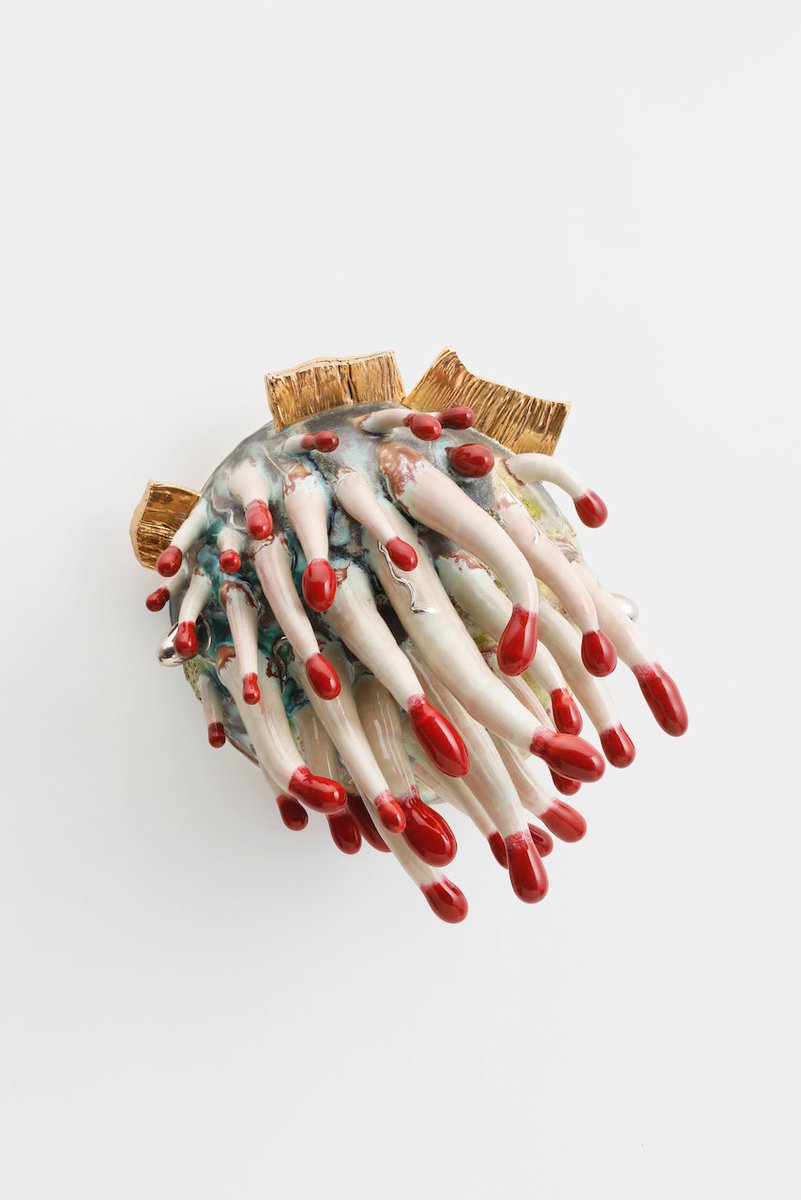 cow7uka's tweet photo. 糸の身体
Body of thread
2025
W320×D210×H350 (mm)
Porcelain, glaze, gold, platinum
photo by Takeru Koroda
#art #artcollection #sculpture #ceramique #ceramic
#アート #porcerain #artpieces
#yukanishihisamatsu #西久松友花 https://t.co/pBeC8eF2OT