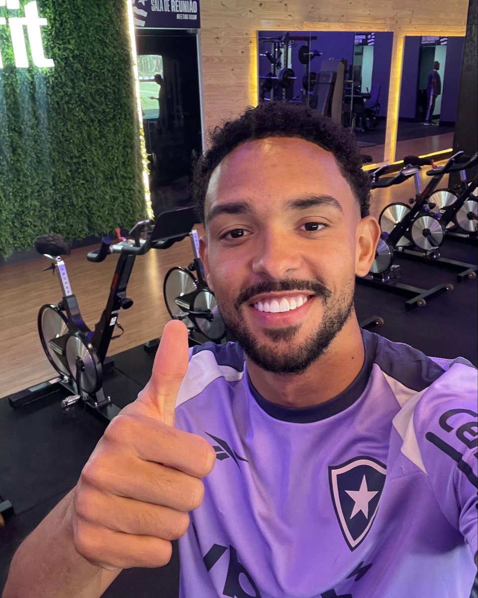 Botafogo's tweet image. 𝐎 𝐦𝐞𝐥𝐡𝐨𝐫 𝐥𝐚𝐭𝐞𝐫𝐚𝐥-𝐝𝐢𝐫𝐞𝐢𝐭𝐨 𝐝𝐨 𝐁𝐫𝐚𝐬𝐢𝐥 passando na sua tela, Fogão! Bora pra mais um dia de trabalho! 🇧🇷🌟 #VamosBOTAFOGO