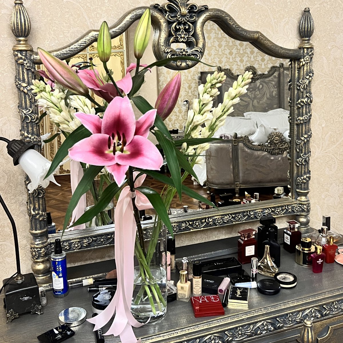 اتاقمو خوشگل کرده💞.
(منتظرم بقیشونم باز شن)