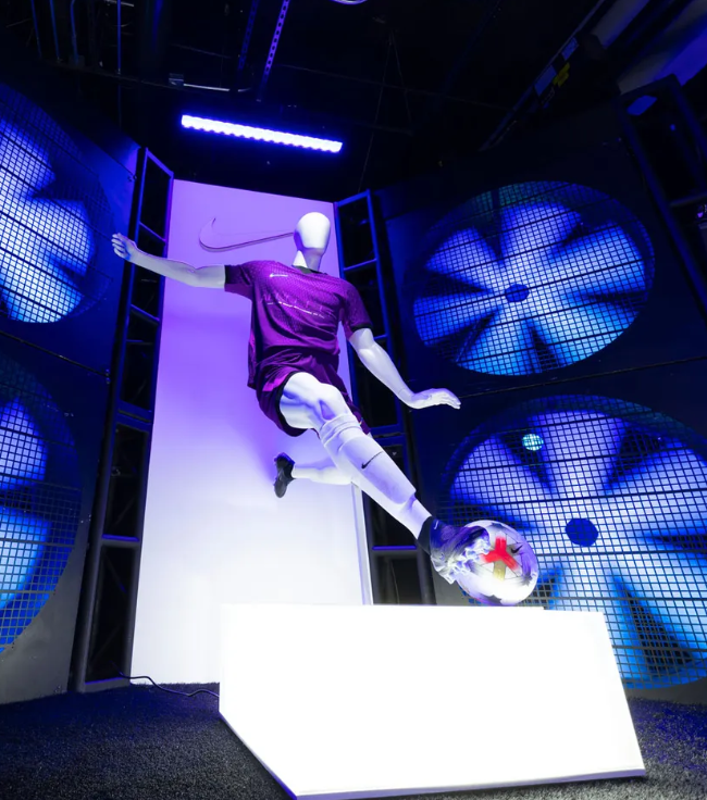 $NKE Nike is introducing several new creations, including the lightweight AeroFit fabric, to revive sales after a lengthy slump.

Phil McCartney Wants ‘Epic’ Shoes and Wants Them Now
bloomberg.com/news/features/…