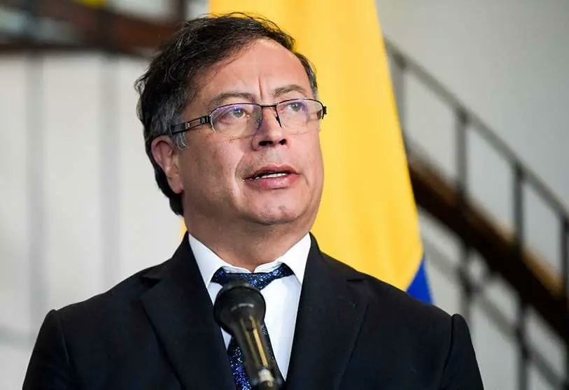 #ATENCION 
¿Usted está de acuerdo o en desacuerdo en que se convoque a una Asamblea Nacional Constituyente como lo propone <a href="/petrogustavo/">Gustavo Petro</a>?

🔁 De acuerdo 
♥️ En desacuerdo