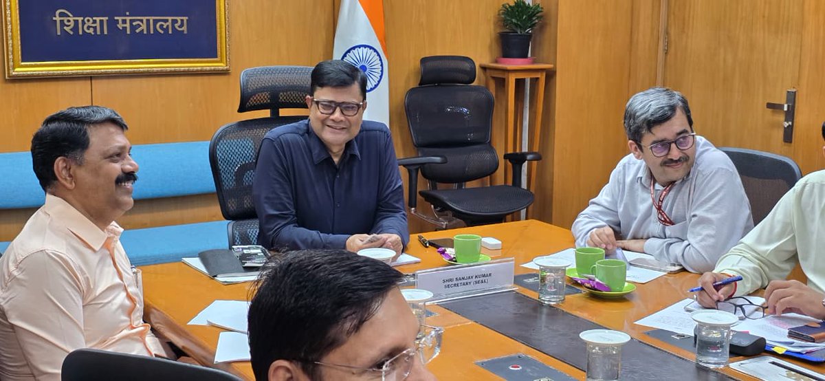 EduMinOfIndia's tweet image. On 23rd October 2025, Shri @sanjayjavin, Secretary, Department of School Education &amp;amp; Literacy (DoSEL), chaired a meeting of the National Level Committee constituted to formulate a Uniform Mental Health Policy and Guidelines for schools across the country.

The Committee comprises…