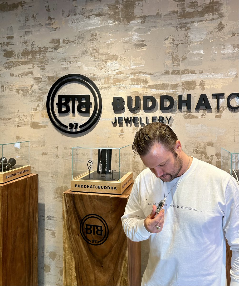 Finally got my hands on this precious #USB jewel 💎 Thank you <a href="/buddhatobuddha/">BuddhatoBuddha</a> <a href="/EDC_LasVegas/">EDC Las Vegas</a> <a href="/insomniacevents/">Insomniac Events</a> #USBfamily #jeffreysutorius #JustJeff #partytime #nightlife