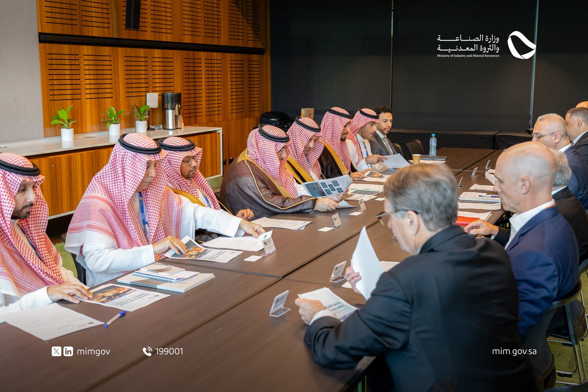 mimgov's tweet image. خلال مشاركة المملكة في مؤتمر #IMARC2025، التقى معالي نائب وزير #الصناعة_والثروة_المعدنية لشؤون التعدين، م. خالد المديفر، عددًا من كبار قادة الأعمال الأستراليين، لمناقشة الفرص الاستثمارية المشتركة في قطاع التعدين، وجذب الاستثمارات النوعية إلى المملكة.