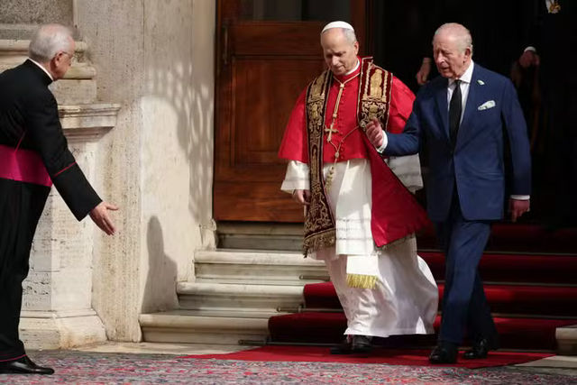 intl_source's tweet image. #Leadership #Spirituality #Europe
Pope and King stand side by side in prayer, marking a historic moment of unity that could reshape the future of faith and diplomacy.
intlsource.net/en/public/arti…