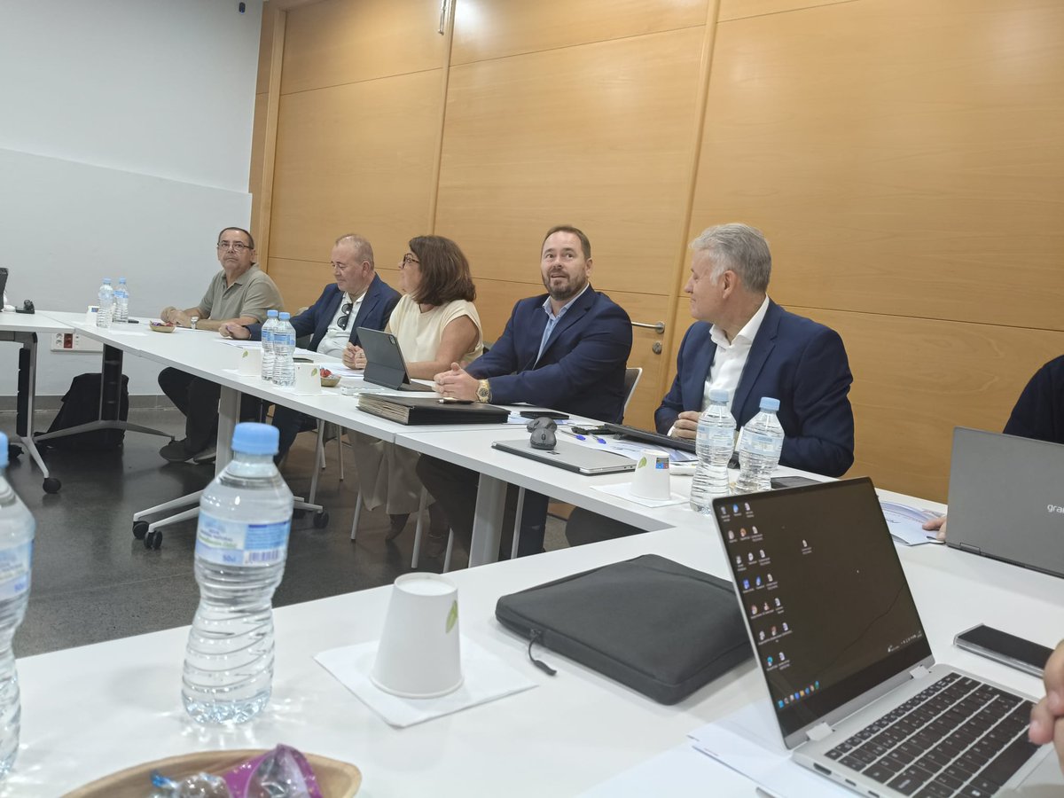 La CREM (<a href="/FEMEPA_LP/">Femepa</a> y <a href="/Femete/">🅵🅴🅼🅴🆃🅴</a>) celebran reunión en la que estuvo presente FREDICA. Amplia representación de las juntas de las dos Federaciones encabezada por Juan A. Jiménez presidente de la CREM.
Negociación colectiva,absentismo y proyectos comunes centraron el cordial encuentro