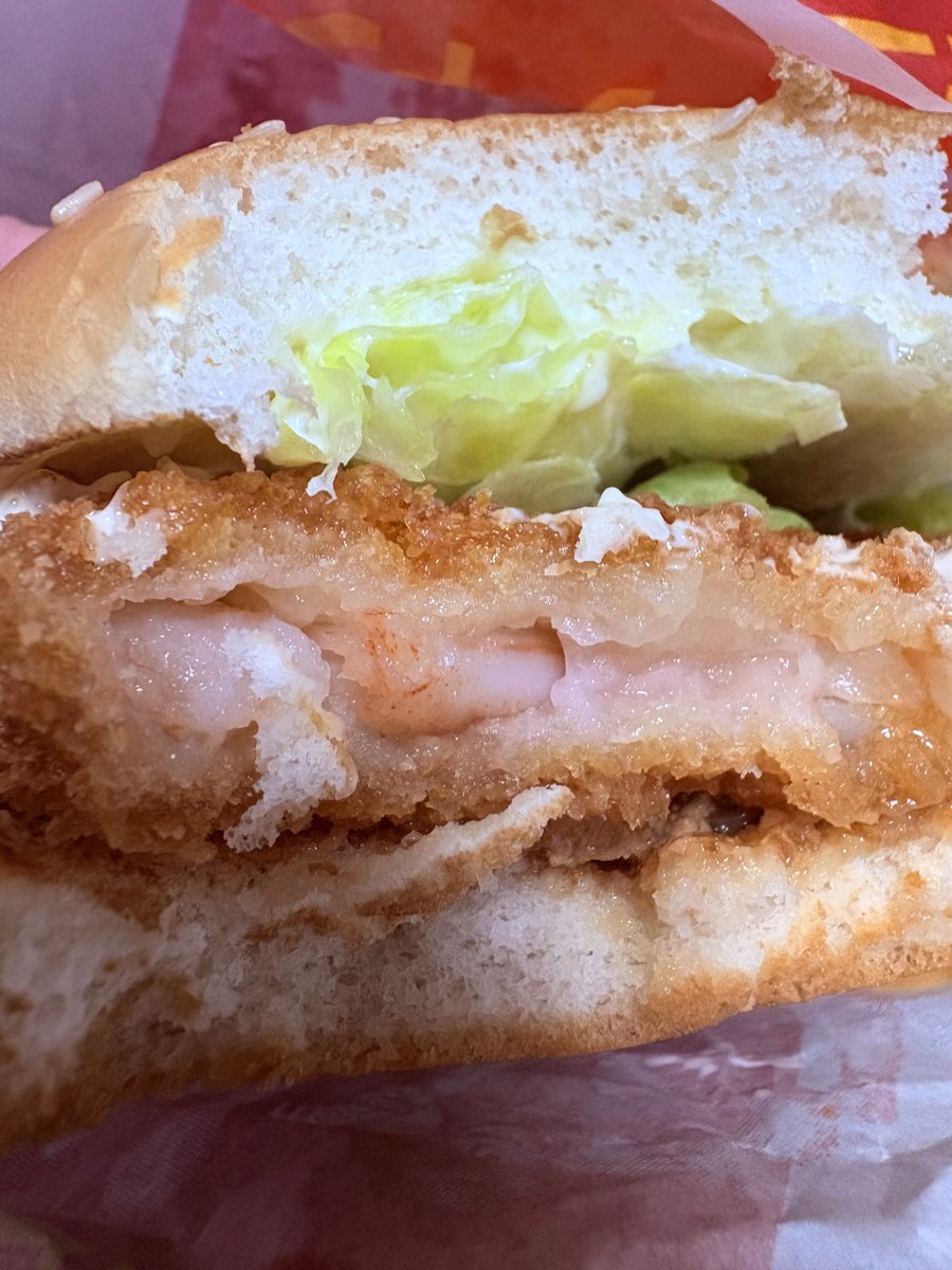 油淋鶏こんなだっけってよく見たらチキンがエビになっとる・・・🦐🦐🦐😭😭😭