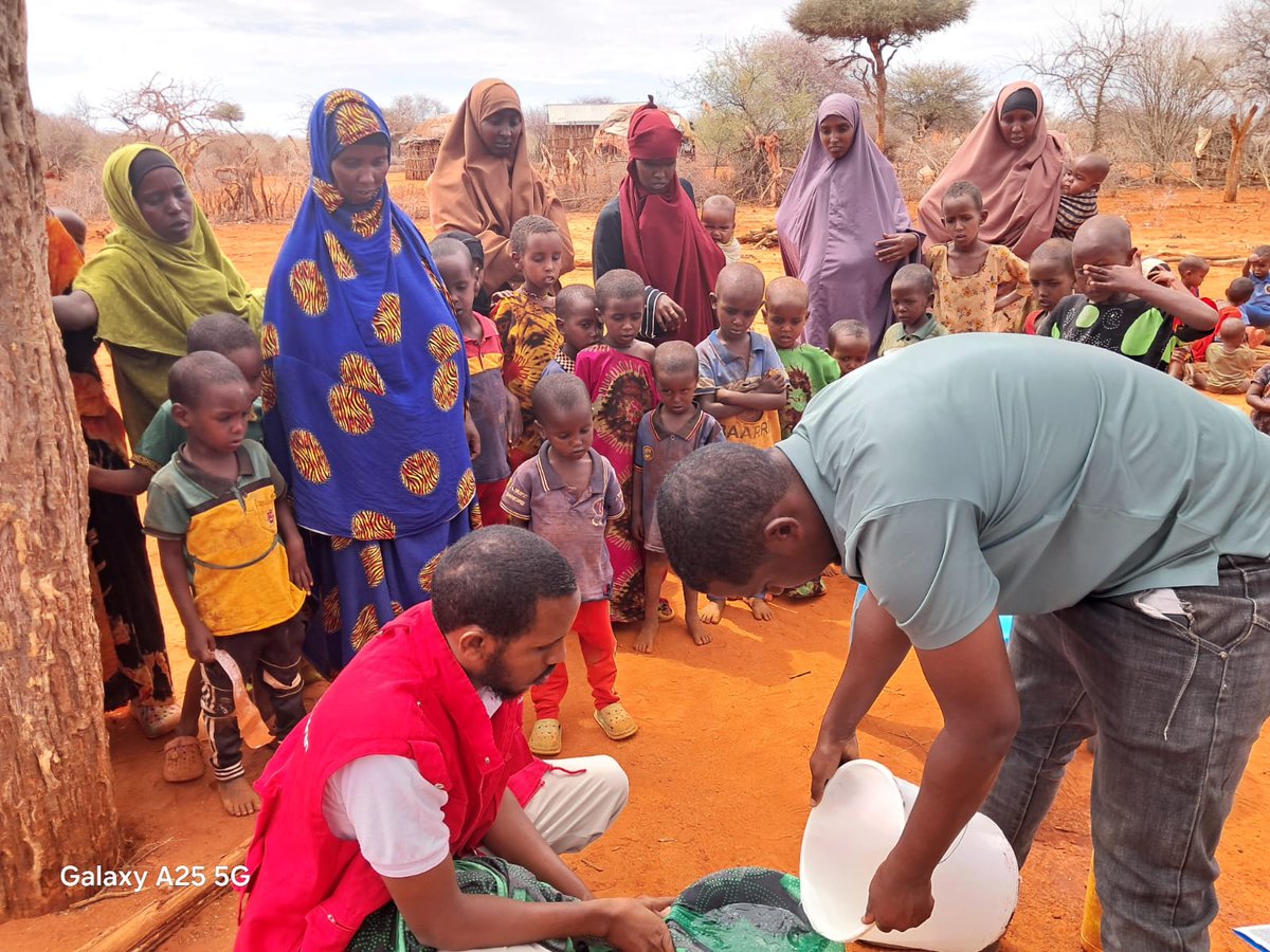 SaveChildren_KE's tweet image. 💧 Transforming Lives in Mandera West!

Imagine a #mother who no longer worries about her child falling sick from unsafe water. Thanks to @SaveChildren_KE, families are learning how to use PUR water treatment sachets to turn contaminated water into safe drinking water.

This…