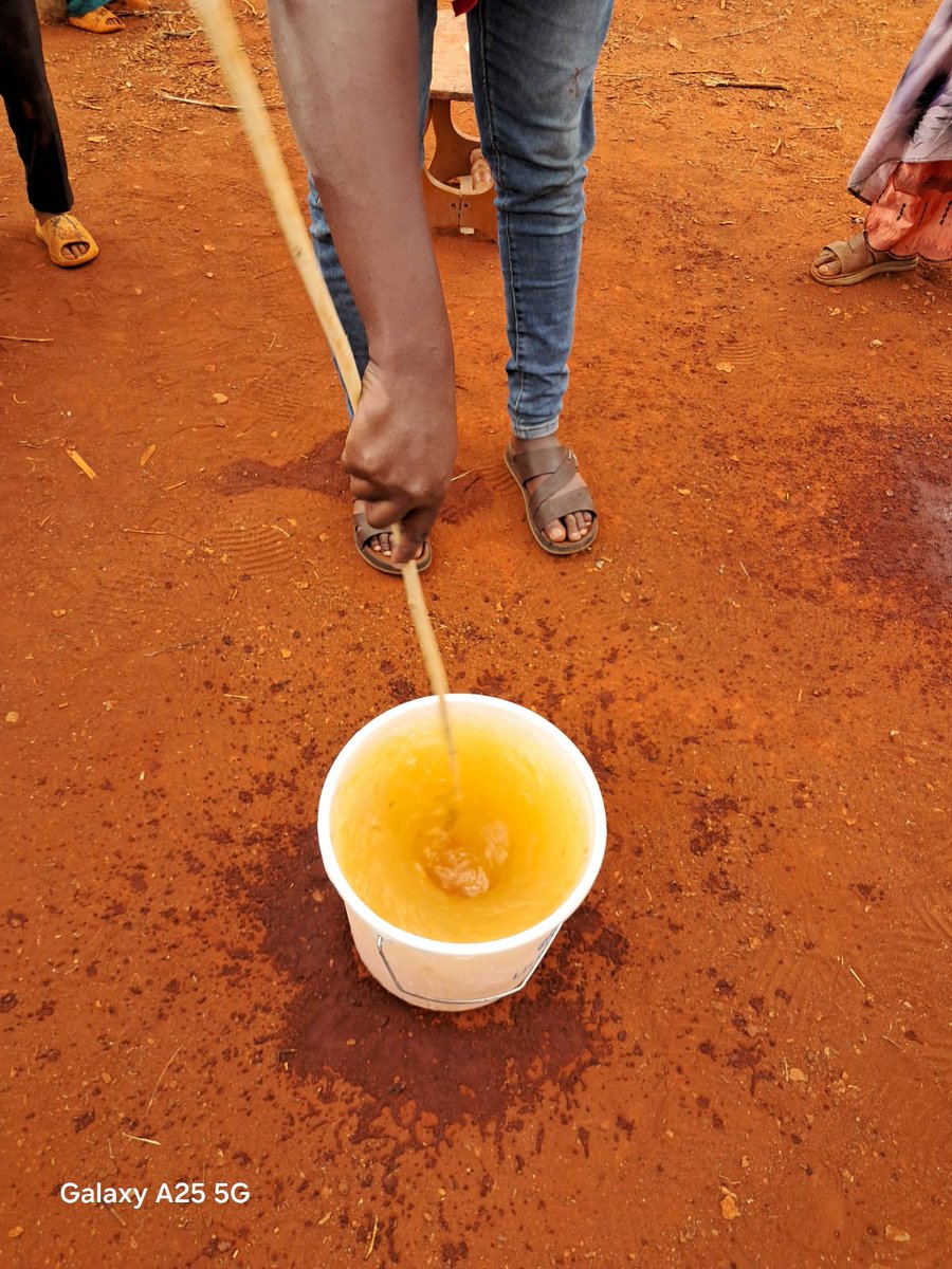 SaveChildren_KE's tweet image. 💧 Transforming Lives in Mandera West!

Imagine a #mother who no longer worries about her child falling sick from unsafe water. Thanks to @SaveChildren_KE, families are learning how to use PUR water treatment sachets to turn contaminated water into safe drinking water.

This…