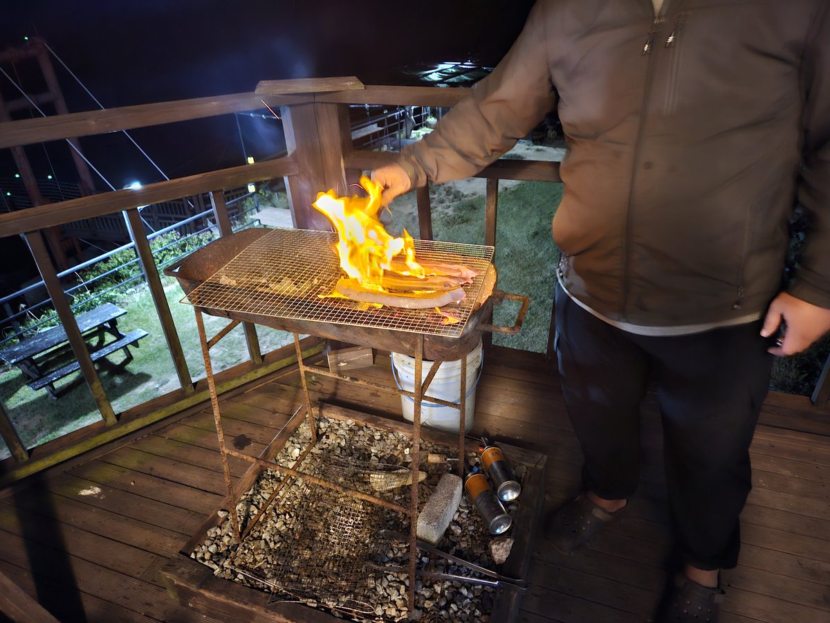 오늘의 저녁
원래는 낚시로 물고기도 잡아 해먹으려 했는데 수확 없음...