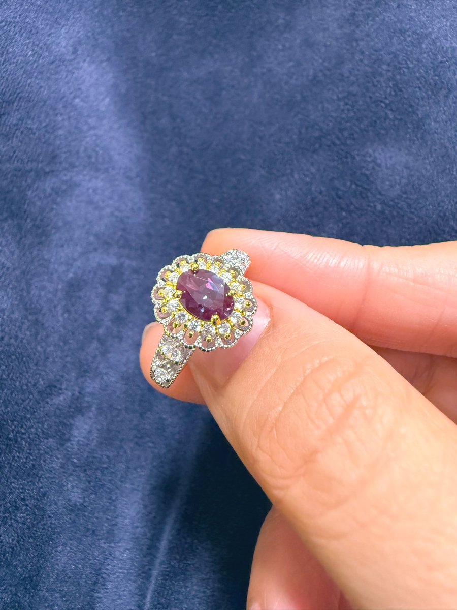 まりこさんがミュンヘン行く前に発送して下さったLacy Tiaraマルチストーン💍と合成アレキのQueen´s crown 💍

乙女心くすぐる配色でタンザナイト入りのLacyさん欲しかったので大喜び😊

合成アレキさんの色味も好きー♡

転職活動の最中にパワーを貰える💍さんでしたー♥️🎀

 #マイマリコレ