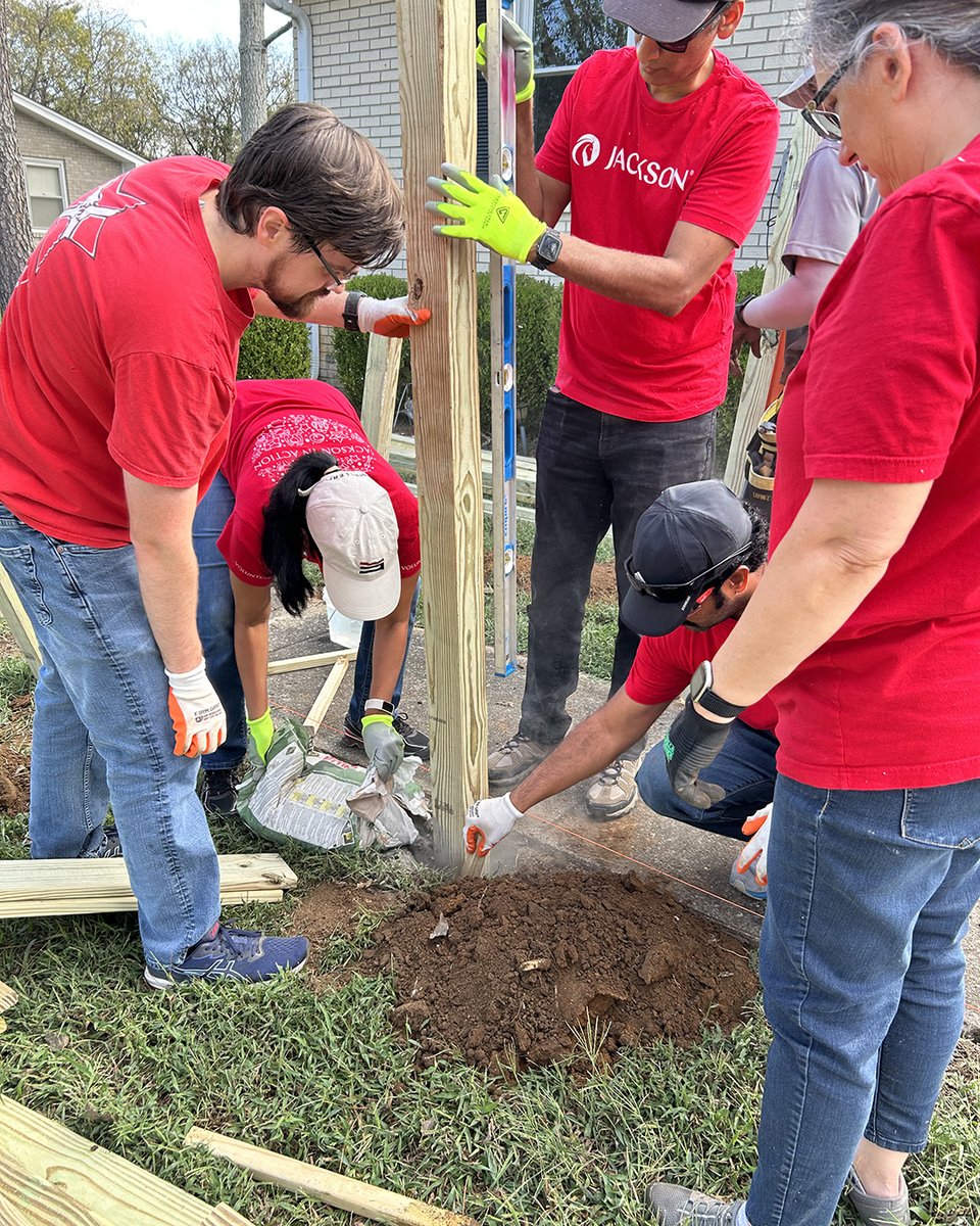 JacksonNational's tweet photo. #JacksonInAction ❤️🏠😀  Our associates built an accessibility ramp with Westminster Home Connection, a nonprofit that repairs and modifies homes to empower older adults and people with disabilities to age in place safely and with dignity. https://t.co/6i9vZpL1PL