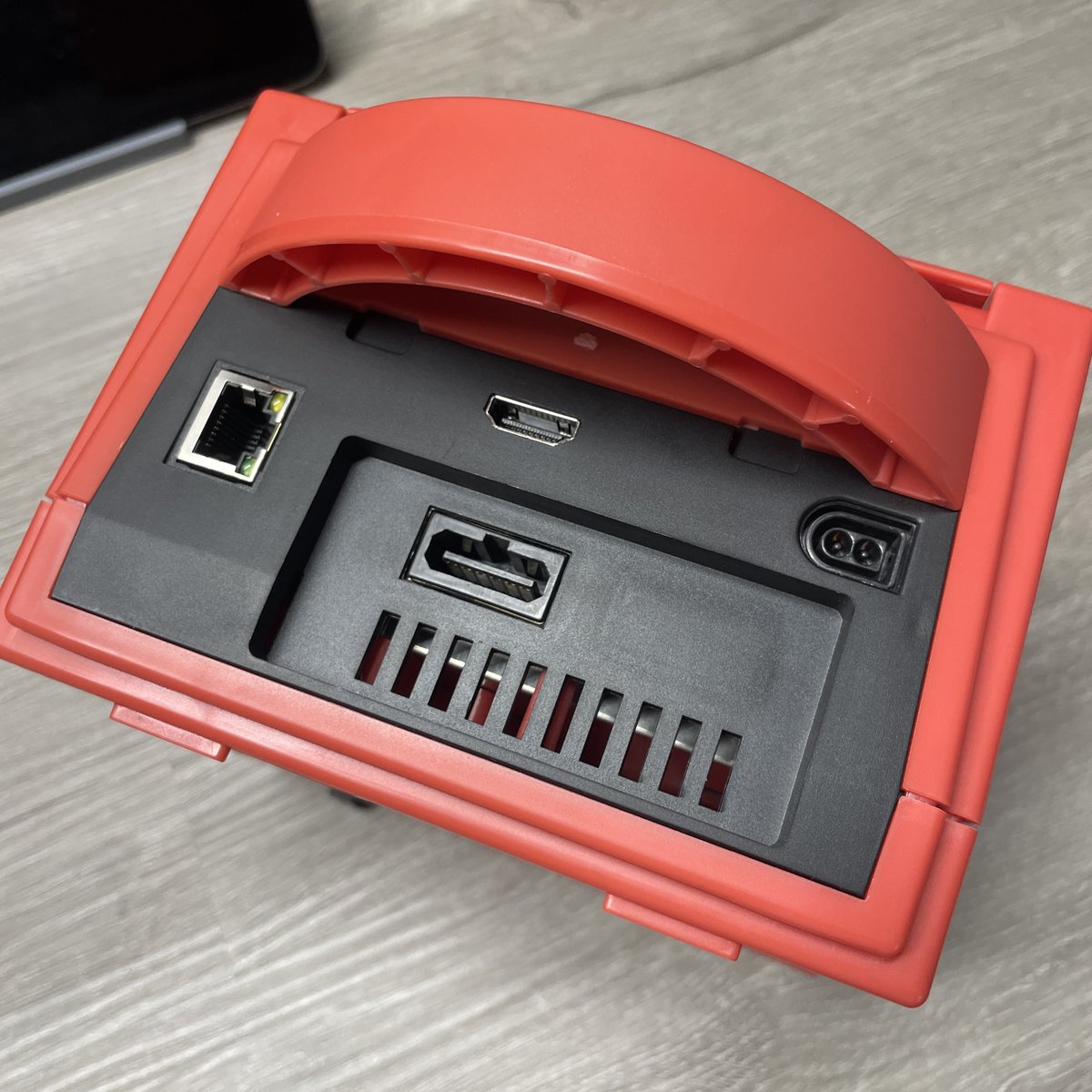 RetroJeff83's tweet image. Custom GameCube build complete for @BlueShell3D !
- @PixelFXco RetroGEM Shiny
- @TeamOffBroadway FlippyDrive w/Ethernet
- Red shell from @StoneAgeGamer 
- Custom jewel from @RockerGameMod 
- Recap Service
- Fan cleaning
- New Thermals
Thread
🧵1/6