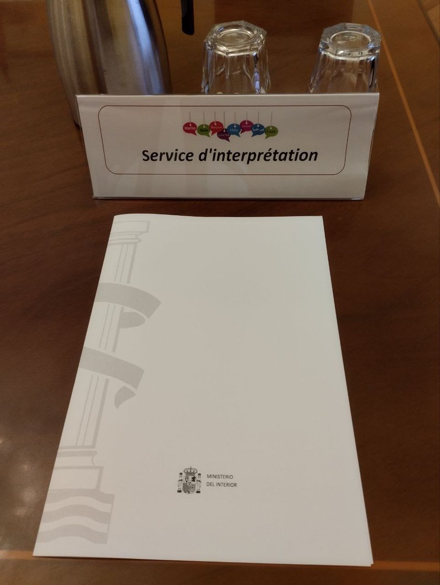 Gabriel Cabrera (@tuitsdegabriel) on Twitter photo Se agradece enormemente cuando vamos a interpretar a un lugar tan importante como el <a href="/interiorgob/">Ministerio del Interior</a> y han dedicado un espacio en la mesa de trabajo para los #intérpretes. Se agradece enormemente cuando vamos a interpretar a un lugar tan importante como el <a href="/interiorgob/">Ministerio del Interior</a> y han dedicado un espacio en la mesa de trabajo para los #intérpretes.