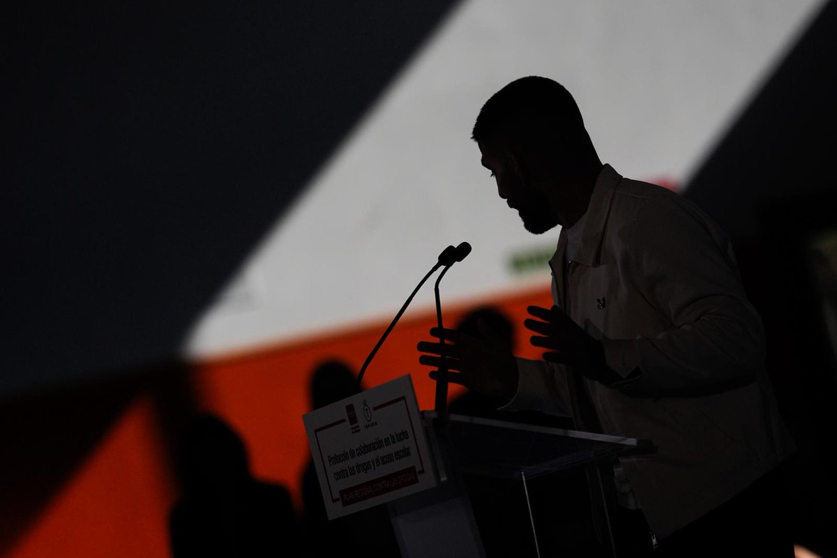 🤝 La presidenta <a href="/IdiazAyuso/">Isabel Díaz Ayuso</a> ha firmado con <a href="/Topuriailia/">Ilia Topuria</a> un protocolo de colaboración para combatir el consumo de drogas y el acoso escolar.

🔝 El campeón mundial de la <a href="/ufc/">UFC</a> compartirá su experiencia con alumnos de colegios e institutos públicos.

+Info: c.madrid/n8344