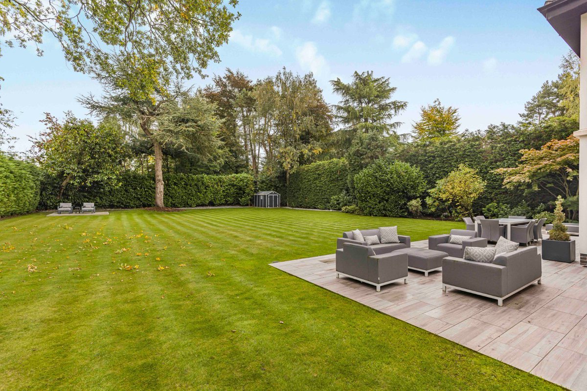 #NEWLISTING

Bollinway, #Hale

A landmark contemporary residence in a prestigious setting, painstakingly transformed by our clients, creating a truly remarkable home. Guide price £3,750,000.

jackson-stops.co.uk/properties/211…

<a href="/OnTheMarketCom/">OnTheMarket</a> #luxuryproperty <a href="/HaleBarnsCC/">Hale Barns Cricket Club</a> <a href="/HaleBarnsTennis/">HaleBarnsTennisClub</a>