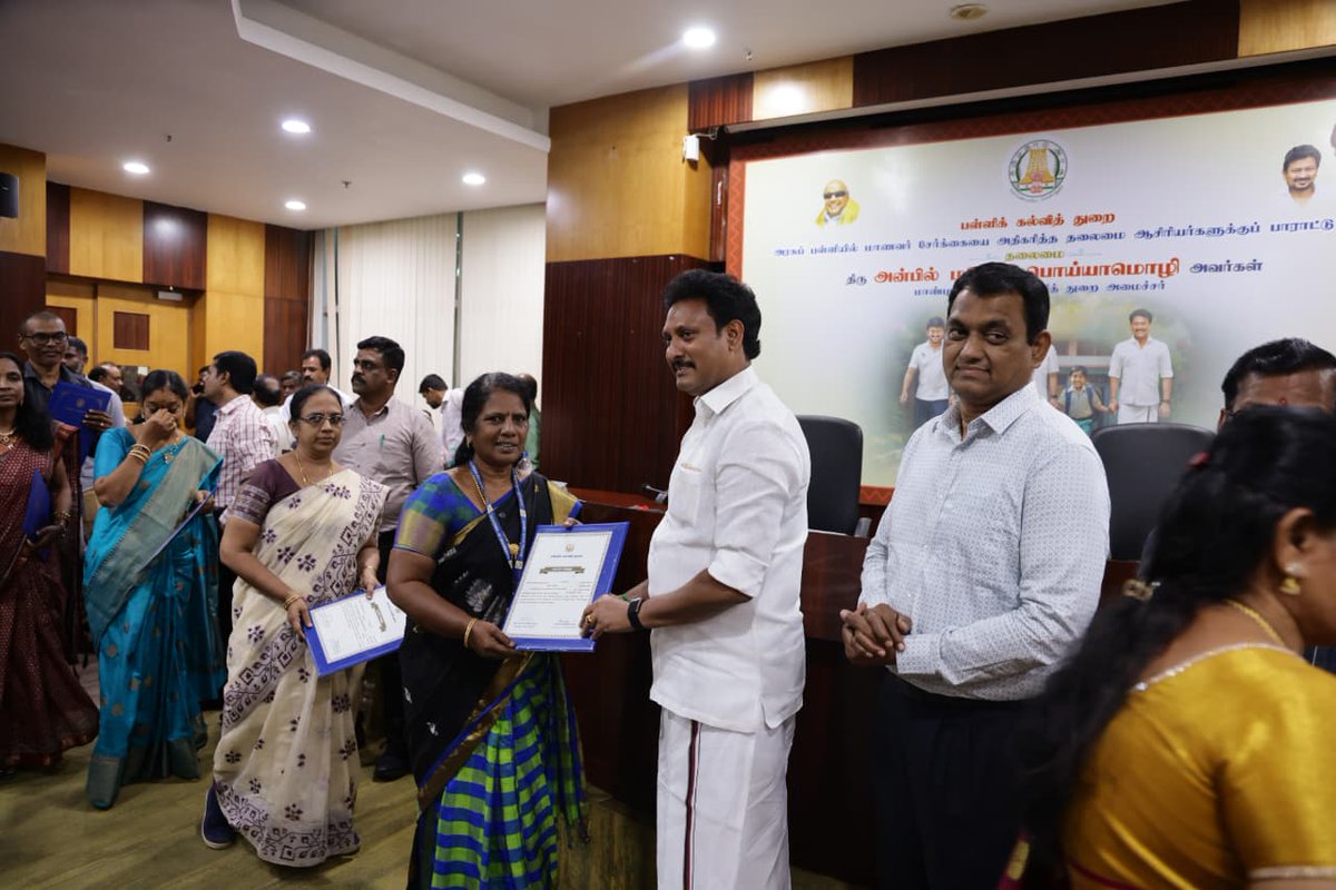 TheBluePen25's tweet image. TW: Child abuse 
#Chennai 
#Dalit
#DMK
சென்னை புழுதிவாக்கம் பகுதியில் உள்ள சென்னை தொடக்கப்பள்ளியில் ஐந்தாம் வகுப்பு படிக்கும் பட்டியல் சமூகத்தைச் சேர்ந்த சிறுமியை தரையில் இங்க் கொட்டியதற்காக Mop Stick கொண்டு அந்த தொடக்கப்பள்ளியின் தலைமை ஆசிரியை இந்திராகாந்தி கொலை வெறி தாக்குதலை…