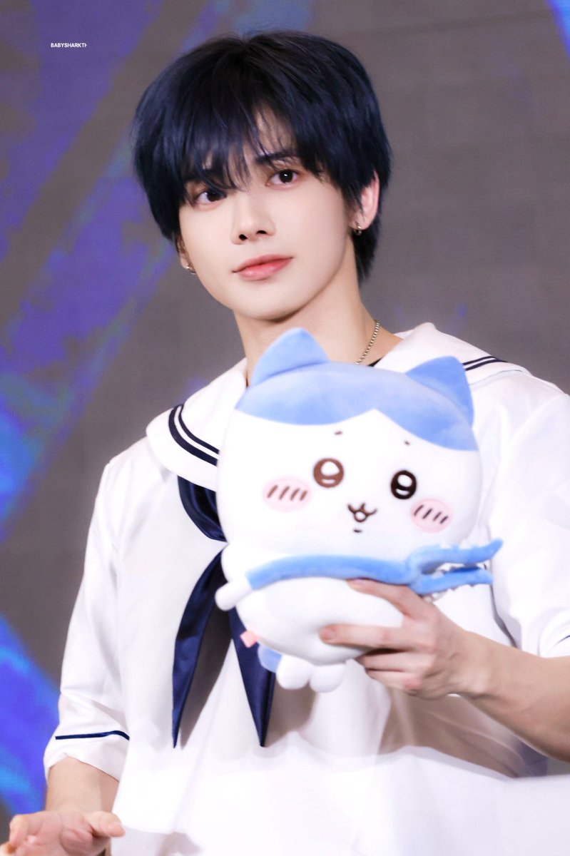 taehyun and hachiware finally meet in person 🩵