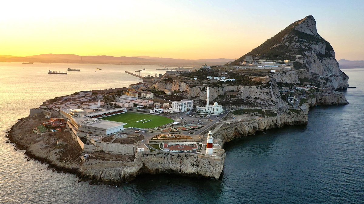 ‼️ 🏟  Europa Point Stadium - to w tym miejscu dziś wieczorem Lech Poznań podejmie Lincoln Red Imps FC w ramach fazy ligowej Ligi Konferencji! 🇵🇱 🆚 🇬🇮