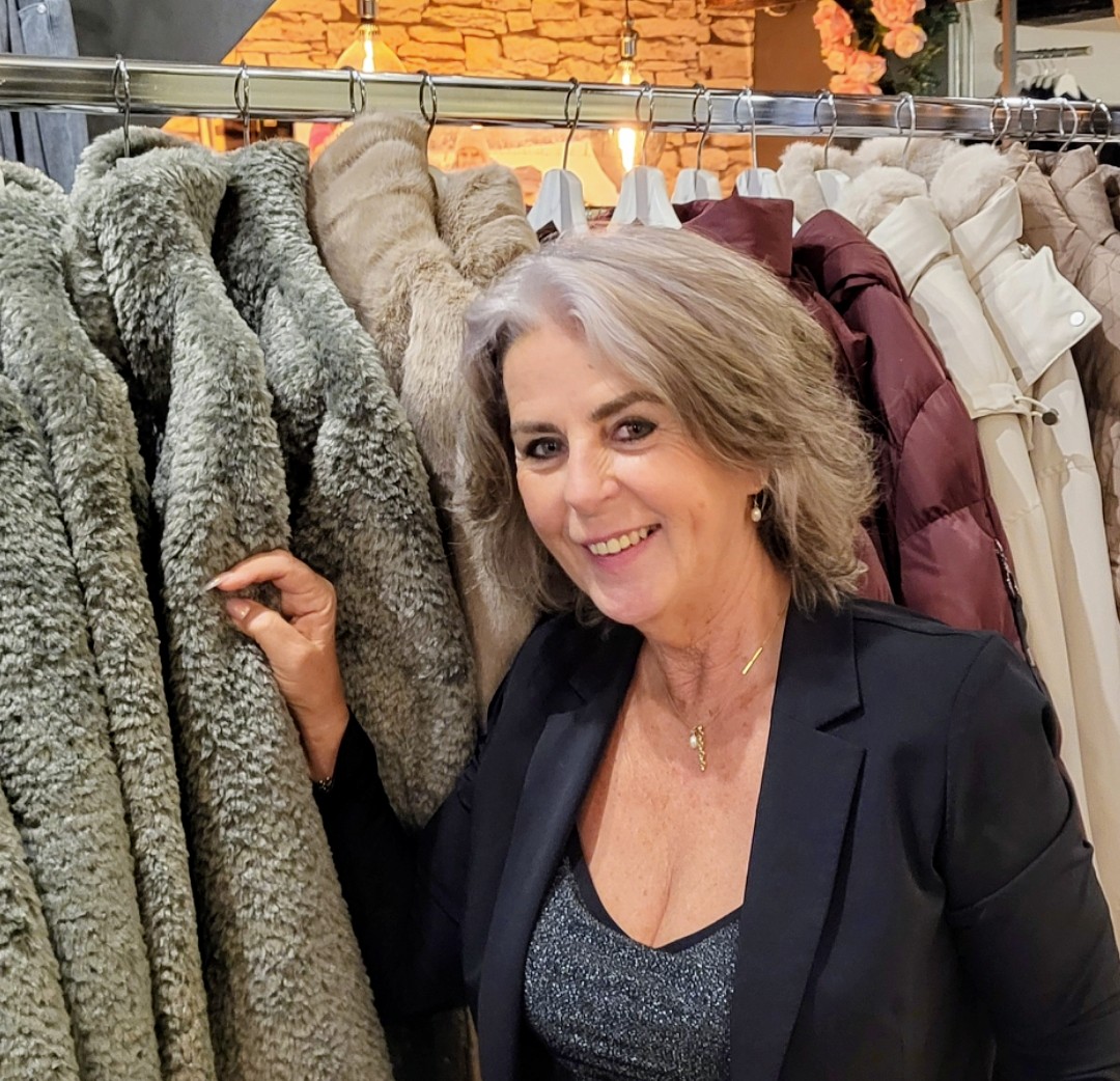 youtu.be/bRCntDMUWrQ?si…
De zomerkleding hangt in de kast dus tijd om te kijken naar de wintermode voor dames. JW TV ging langs bij Albertina Maltha van Schiedamsche Vrouwen.