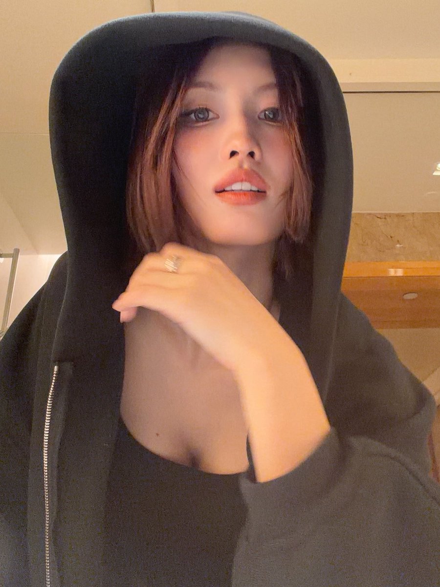 godmitzu's tweet image. We've seen Momo's forehead more in the last month than the last 10 years combined