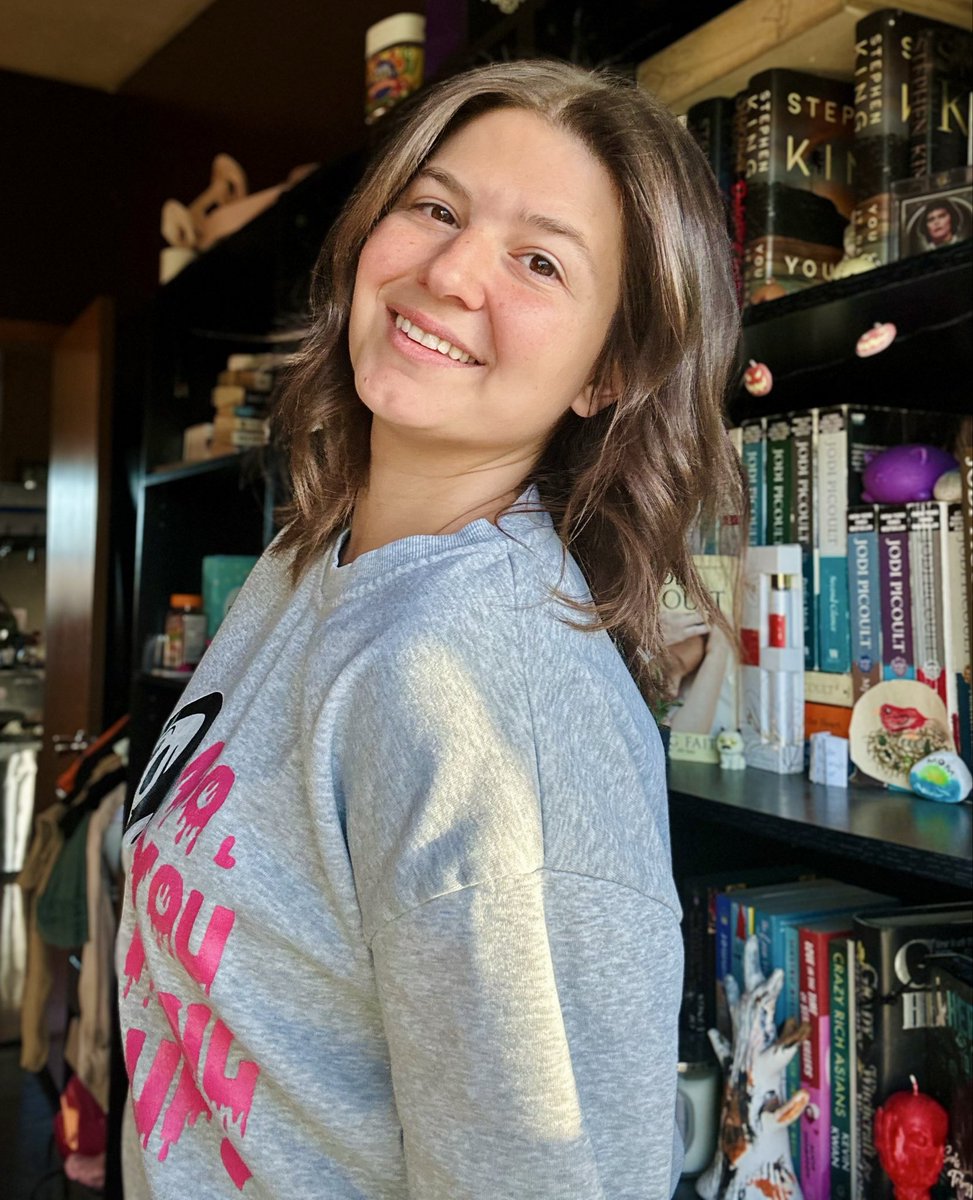 emhoneyreads's tweet image. It’s my birthday today, so you should go buy yourself a book to celebrate 🩷😘