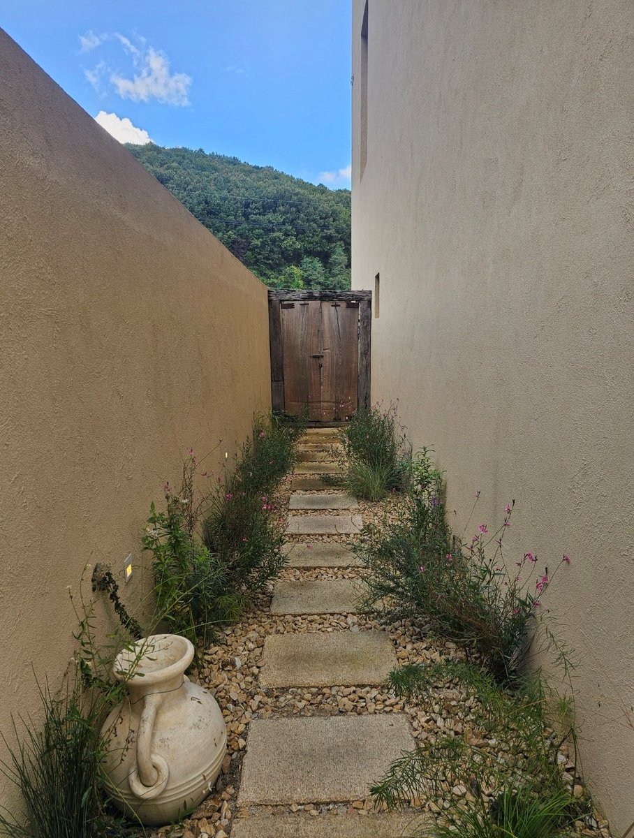 msRobin__'s tweet image. "복귀 했으면 복귀전 해야지? 그거 없으면 복귀 안한거야"
"저..아직 몸을 못만들었는데요 😭"
"괜찮아 괜찮아 살살 해줄께^^"

쿨타임이 차서였을까?
손만 잡고 잡겠다는 오빠를 믿는 마음으로
약속잡고 분명히 플전엔 분위기도 화기애애 했는데

세상에 손만 잡고 자는 오빠는 없었다
(이하 생략) 😑