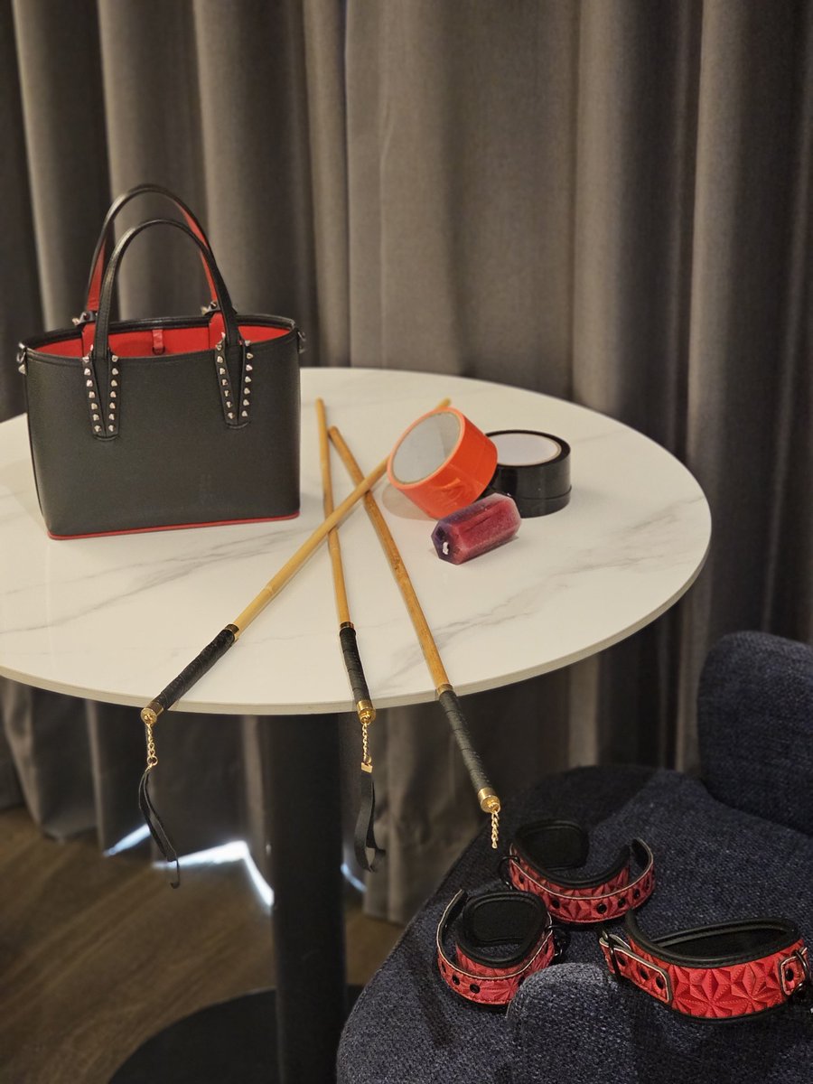 msRobin__'s tweet image. "복귀 했으면 복귀전 해야지? 그거 없으면 복귀 안한거야"
"저..아직 몸을 못만들었는데요 😭"
"괜찮아 괜찮아 살살 해줄께^^"

쿨타임이 차서였을까?
손만 잡고 잡겠다는 오빠를 믿는 마음으로
약속잡고 분명히 플전엔 분위기도 화기애애 했는데

세상에 손만 잡고 자는 오빠는 없었다
(이하 생략) 😑