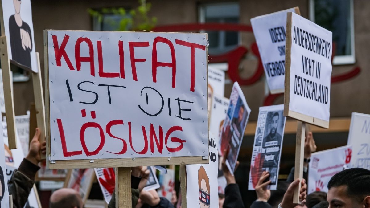 AliCologne's tweet photo. Wer bei so einem Stadtbild schweigt, macht sich mitschuldig an dem, was in unserem Land geschieht. https://t.co/aaTg5dDjee